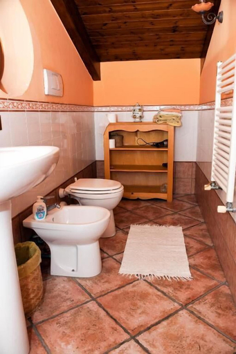Bathroom 3, L'Olivara, Napoli