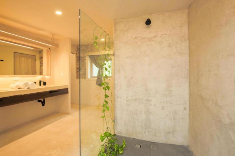 Bathroom 4, OMA CANCUN - Holistic Healing Center, Benito Juárez