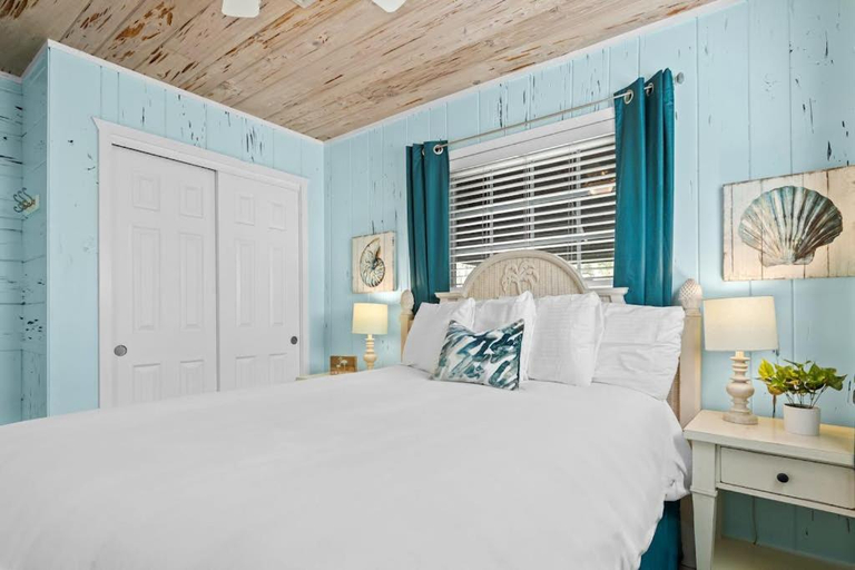 Bedroom 2, Parrot Beach Cottages Suite #4, Sarasota