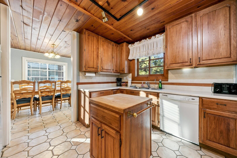 Private kitchen 2, 3664 Birch Avenue 5 Bedroom Cabin by RedAwning, El Dorado