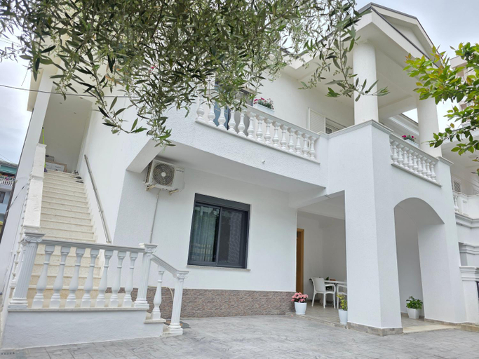 Others 1, Villa Kurti, Durrësit