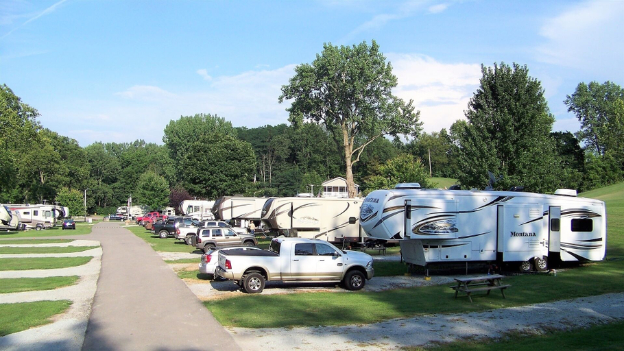 Property grounds 2, Muncie RV Resort, Madison