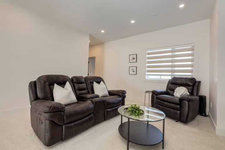 Living room 4, Luxuria Vibe & Vogue 5 Bdrm Near Lake!, Division No. 6