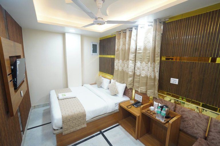 Room 5, Hotel Mahesh deluxe, Delhi