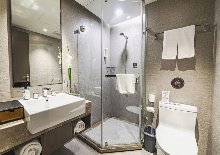 Bathroom 3, Home Inn Plus Beijing Chaoyangmen Metro Station, Beijing