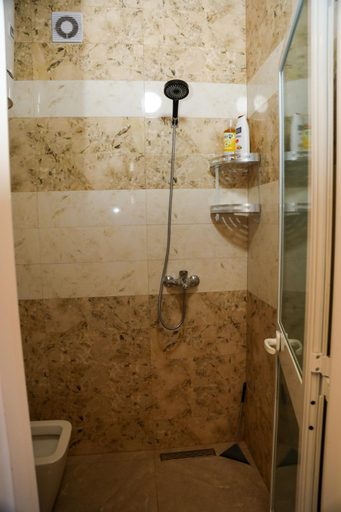 Bathroom 3, Lake Bliss Cabins, Shkodrës