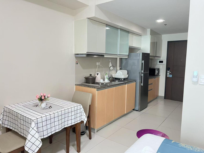 Others 5, ONE UPTOWN (BGC), Taguig