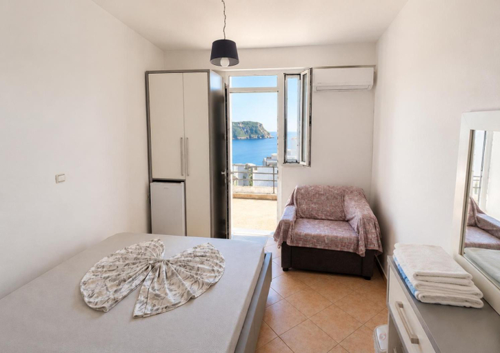 Bedroom 2, Dina House, Vlorës