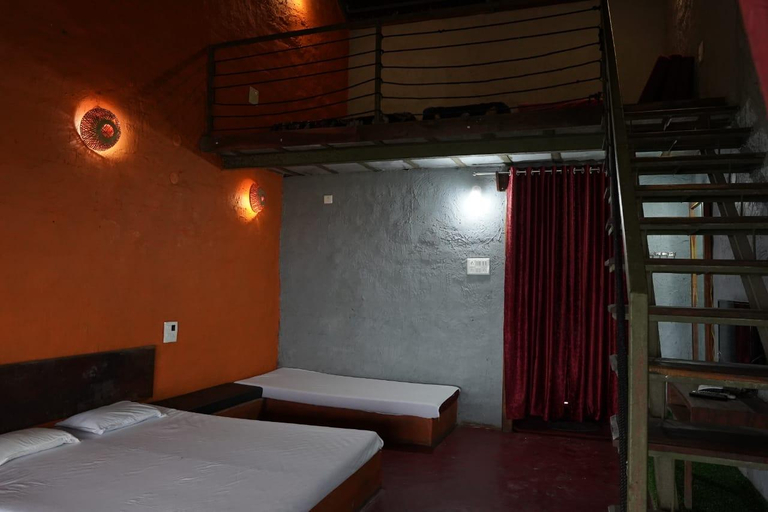Bedroom 3, Dongarmatha Kaas, Satara