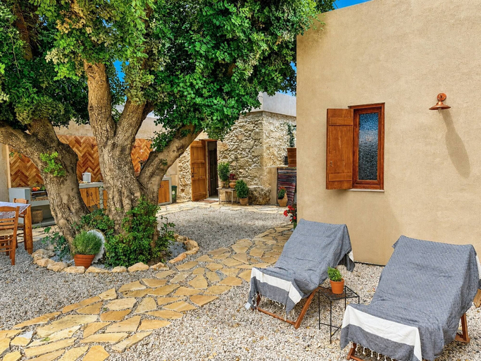 Terrace/patio 5, Haroupaki 5min to Beach 1 BD 2PL 1BA, Crete