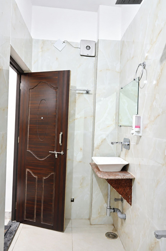 Bathroom, Hotel B-M-R Near Assi Ghat, Varanasi