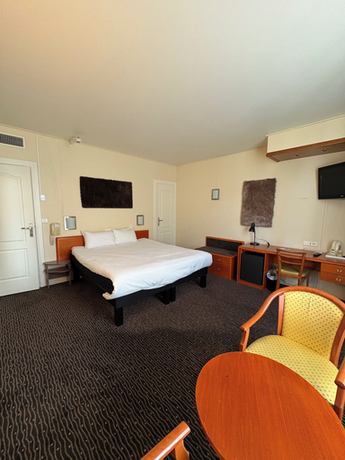 Bedroom 3, Le Grand Hôtel de Valenciennes, Nord