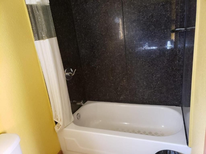 Bathroom 3, Providencia Motel, Los Angeles