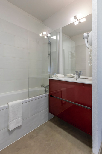 Bathroom 4, Residence Odalys Front de Neige, Savoie