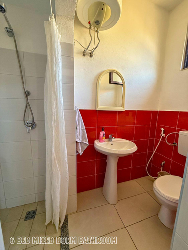 Bathroom 2, The Galley Party Hostel, Shkodrës