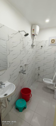 Bathroom 3, Deluxe Marquis Street BK International, Kolkata