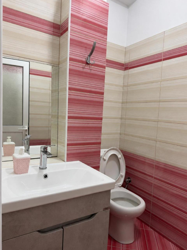 Shower 4, White Villa, Sarandës