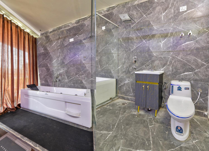 Shower 3, Hotel Twamev Peeragarhi, Delhi