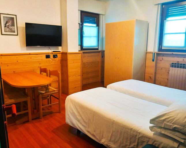Bedroom 2, Residence Biancaneve, Sondrio