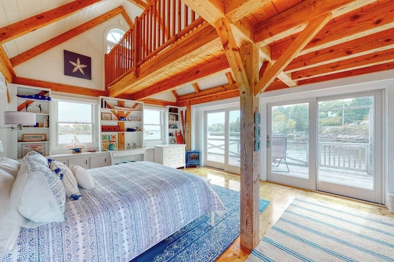 Room 3, Oceanfront Cottage & Studio on Mill Cove w/ Water Views, Deck - Walk Downtown, Lincoln