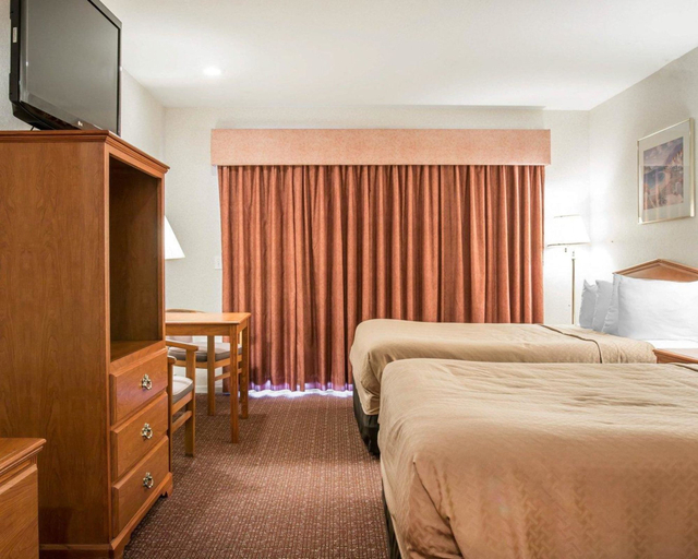 Bedroom 3, Quality Inn & Suites Mackinaw City Beachfront, Cheboygan