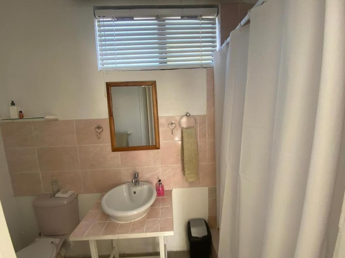 Bathroom 2, Au Plais de Langebaan, West Coast