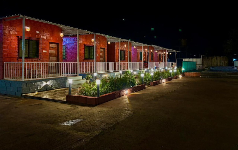 Property grounds, Ivystone Cottages, Satara