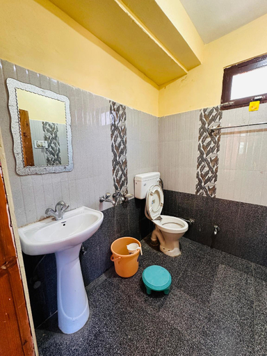 Bathing facilities 5, Saraswati palace, Kullu