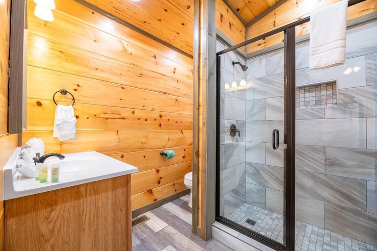 Bathroom 3, Eagles Nest Hideaway, Sevier