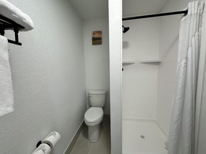 Bathroom 3, Holiday Inn Express & Suites Lexington By IHG, Dawson