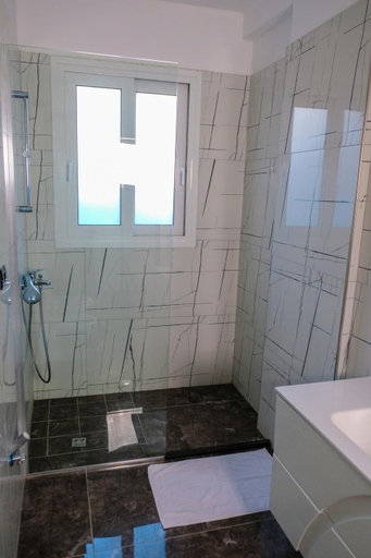 Bathroom, Era Palace Apartments, Vlorës