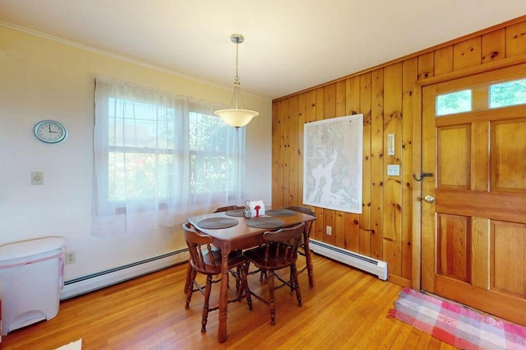 Room 3, Charming Abode With Water Views, Updated Kitchen, & Internet - Dog-friendly, Hancock