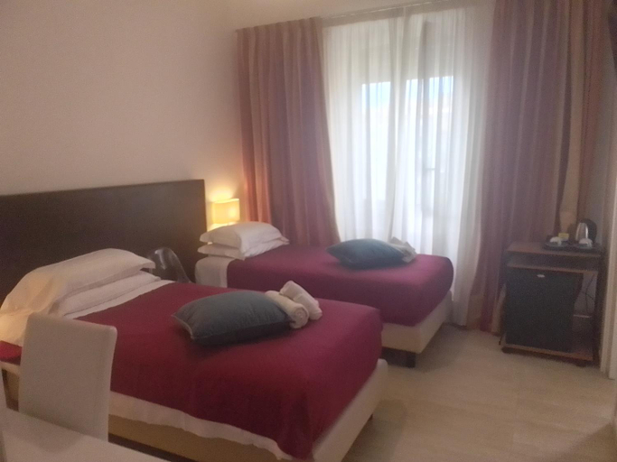 Bedroom 2, VATICAN GUEST HOUSE ROOMS in Rome, Roma