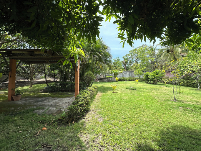 Property grounds 4, Palm beach, La Libertad