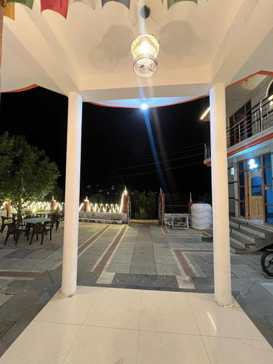 Public Area, Whitestone Pulga, Kullu