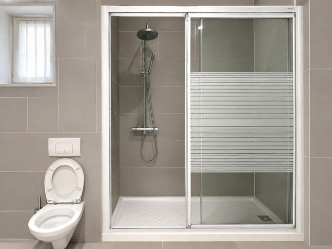 Bathroom 3, Marche St-Honore Apartment, Paris