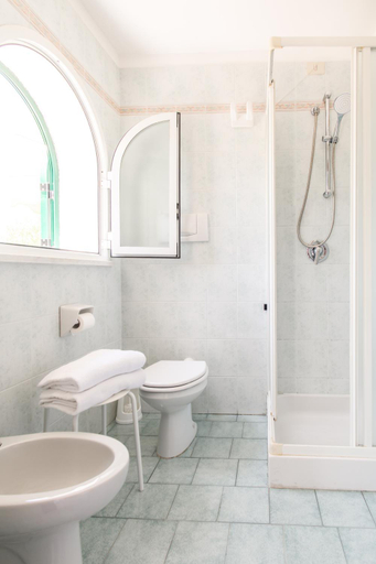 Bathroom 4, Hotel L'Approdo, Napoli