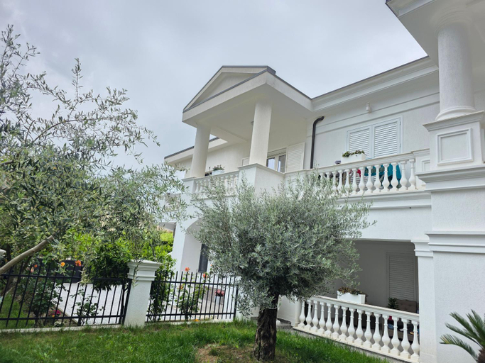 Others 2, Villa Kurti, Durrësit