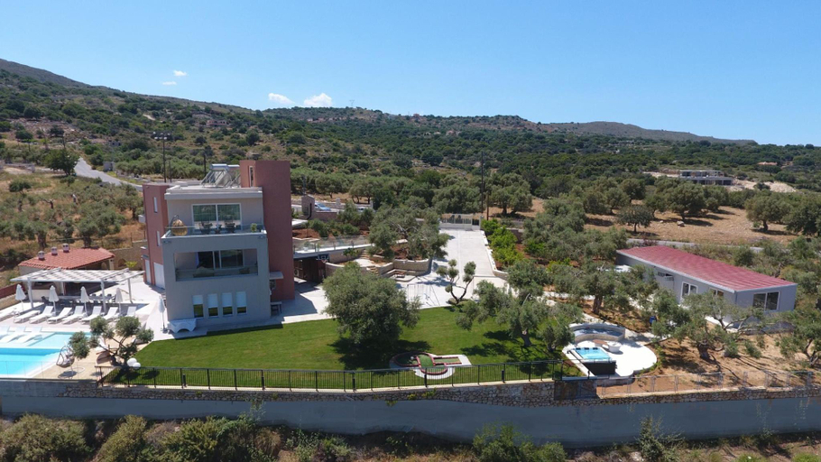 2, Luxury Villa Oasis, 11 bedrooms with Heated Pool, Crete