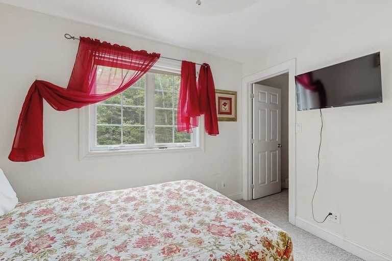 Room 2, Ideally Located Home w/ Deck, Wifi & Washer/dryer - Walk Into Town & Acadia, Hancock