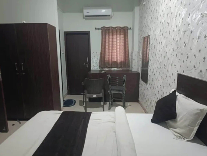 Room 4, Fabhotel Shree, Indore