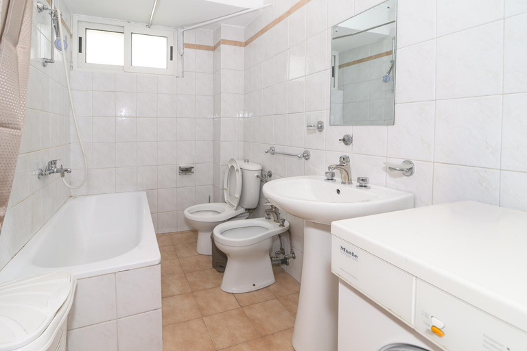 Bathroom, Vintage Blloku Apartment, Tiranës
