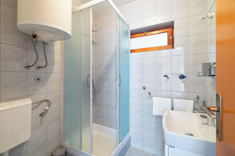 Bathroom 3, Apartments Srecko, Kali