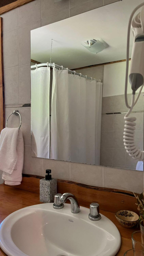 Bathroom 3, Chacra Kaiken Lodge, Lago Buenos Aires