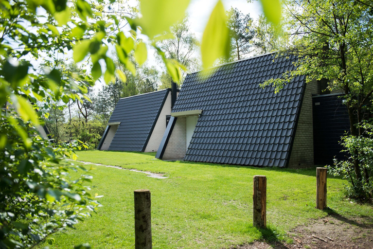 Exterior & Views 2, Forest-Edge Family Bungalow, Apeldoorn