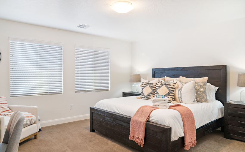 Room 3, Le Blanc 365 5 Bedroom Home by RedAwning, Washington
