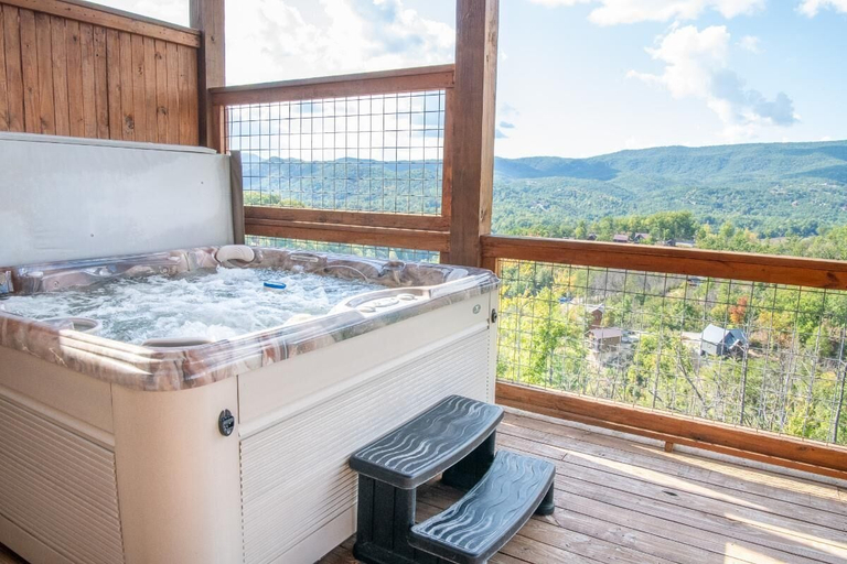 Outdoor spa tub, Hilltop Hideaway, Sevier