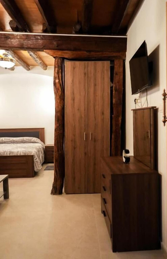 Room 4, Vouni Calais