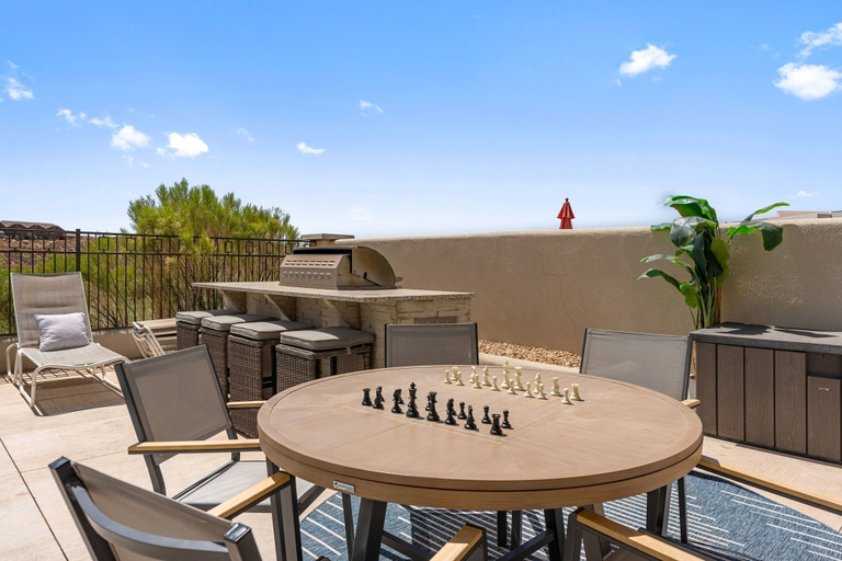 Outdoor dining 2, St. George Oasis 7 Bedroom Home, Washington