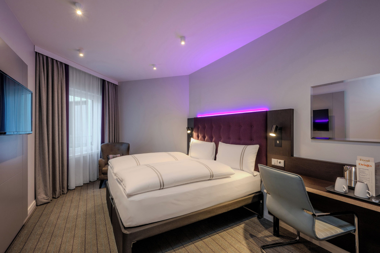 Bedroom 3, Premier Inn Braunschweig City Centre, Braunschweig